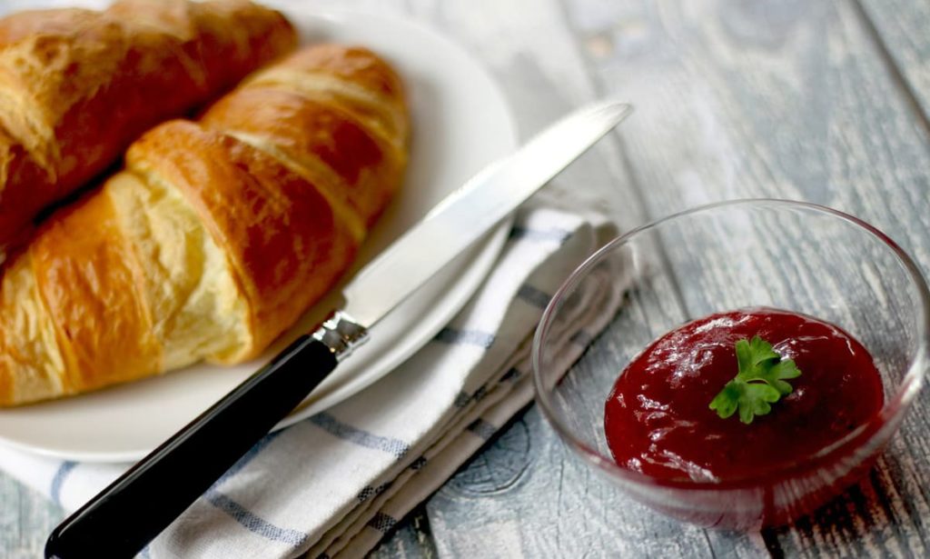 Desayunos a domicilio en Madrid y en toda España - Desayunos Kubala - El croissant perfecto