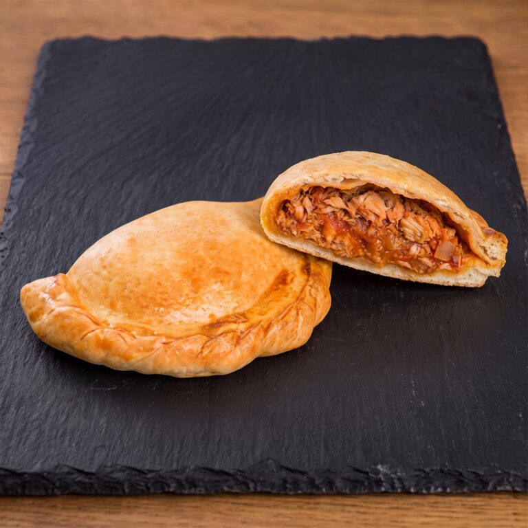 Empanadilla de atún con tomate